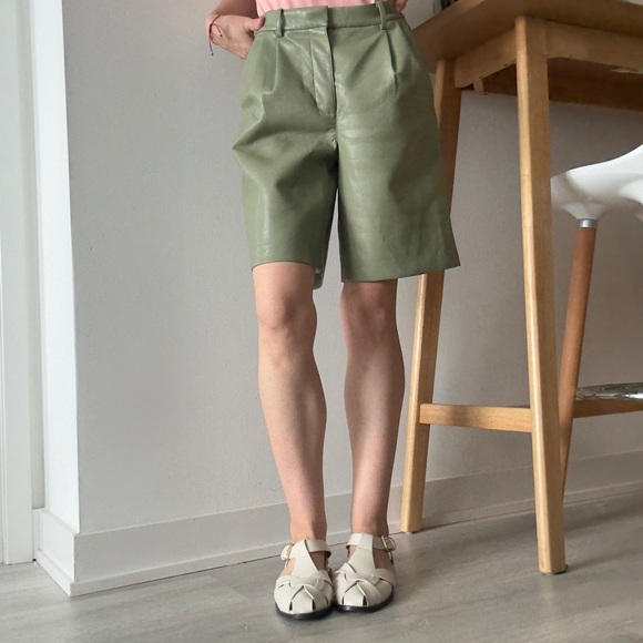 Wilfred Aritzia Olive Green Vegan Leather Shorts – Minor Lines(check photos) - Picture 10 of 12